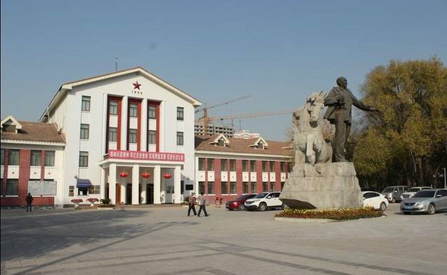 周恩来总理纪念碑纪念馆