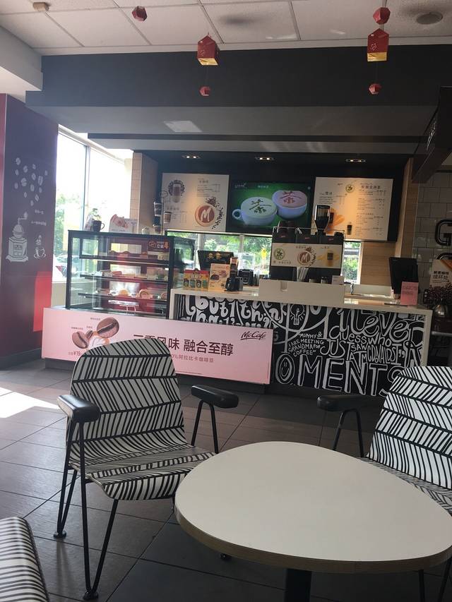 麦当劳(凤凰城得来速店)