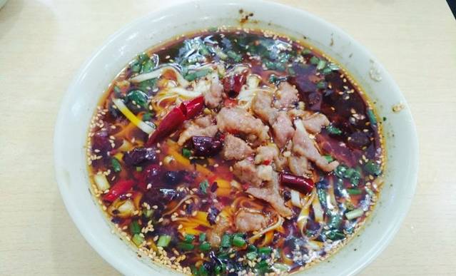 鸿达美食羊肉面