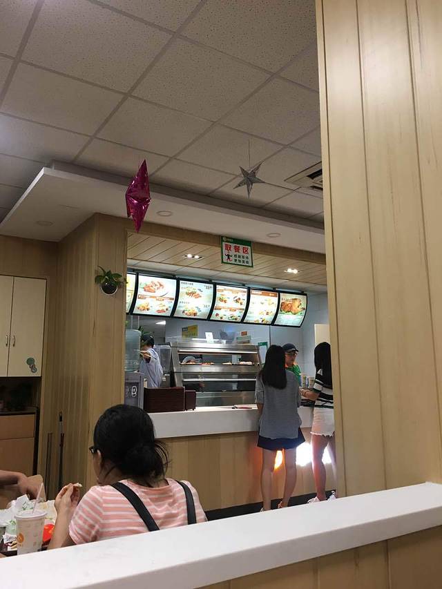 华莱士·全鸡汉堡(滨海开发区店)