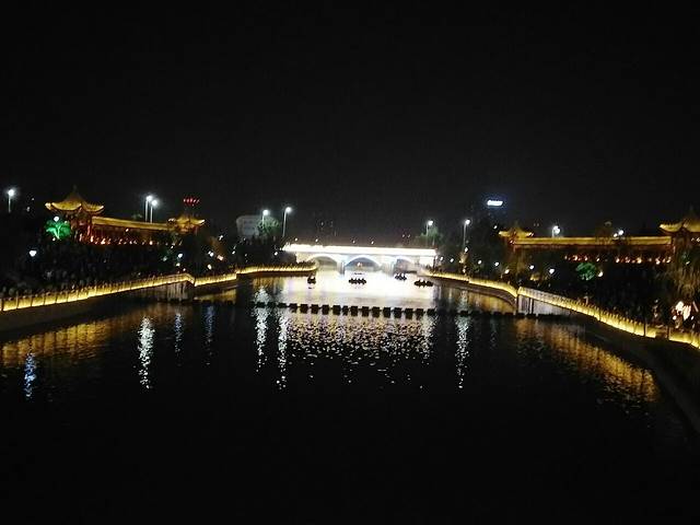 南阳解放纪念碑