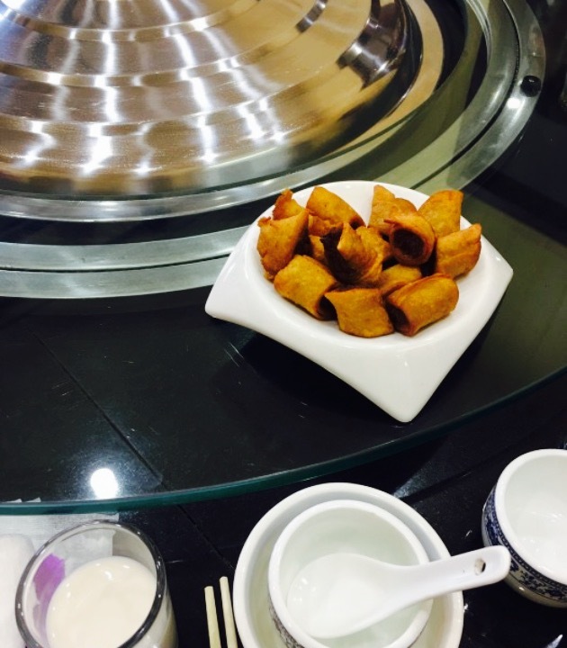 河畔人家铁锅炖农家院