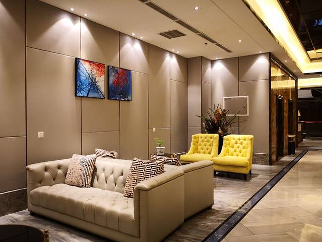 艳阳天酒店(月季店)