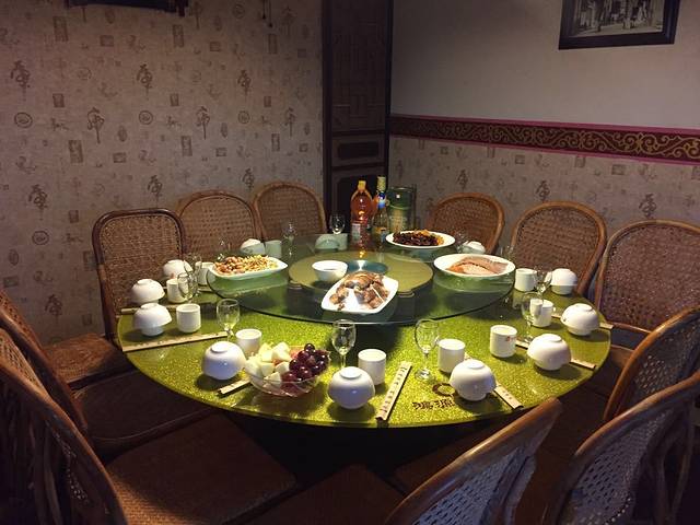 鸿源饭店(玉湖路店)