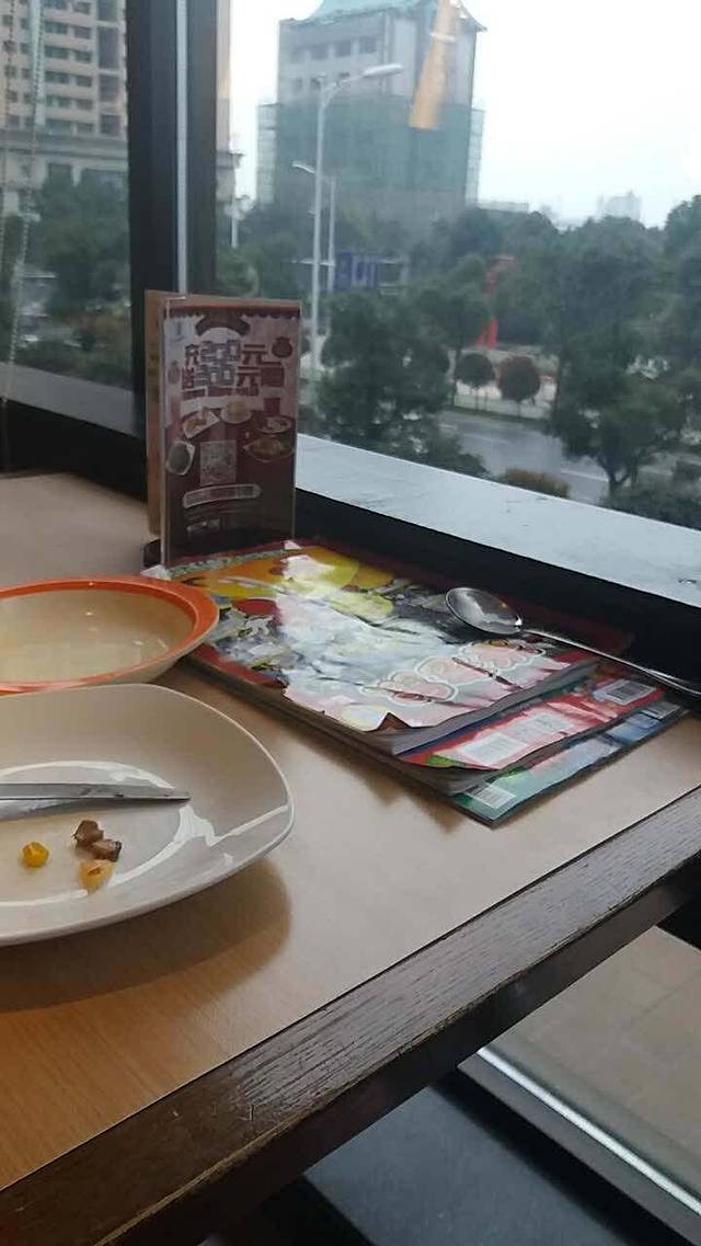 必胜客(岁宝店)