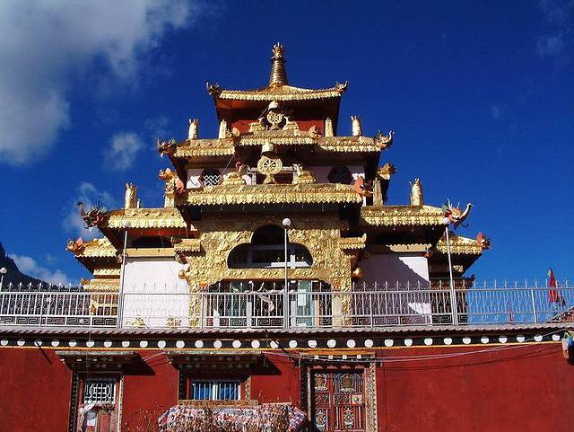 格萨尔大王狮龙宫殿