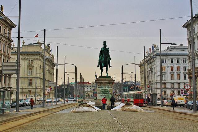 施瓦岑贝格广场