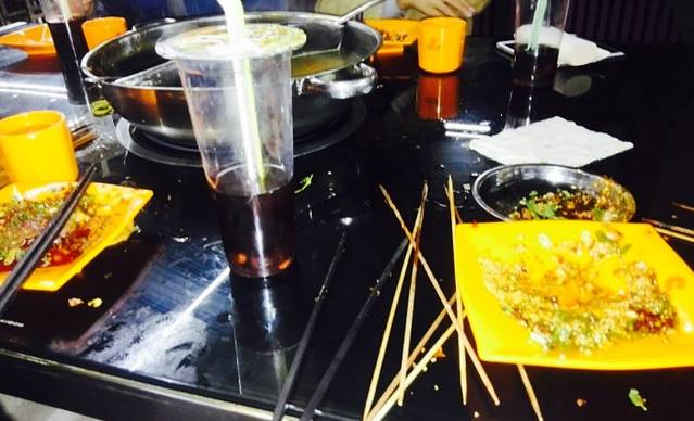 东鑫园·鲜牛串串香(体育馆店)