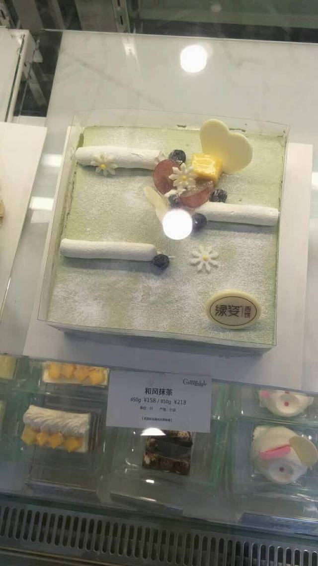 绿姿鲜奶烘焙(嵩山店)