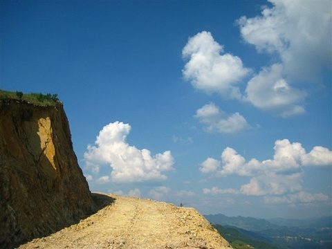 月亮山旅游景点图片