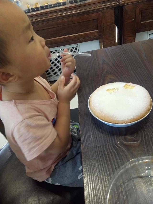 米兰西饼生日蛋糕(保丽国际广场店)