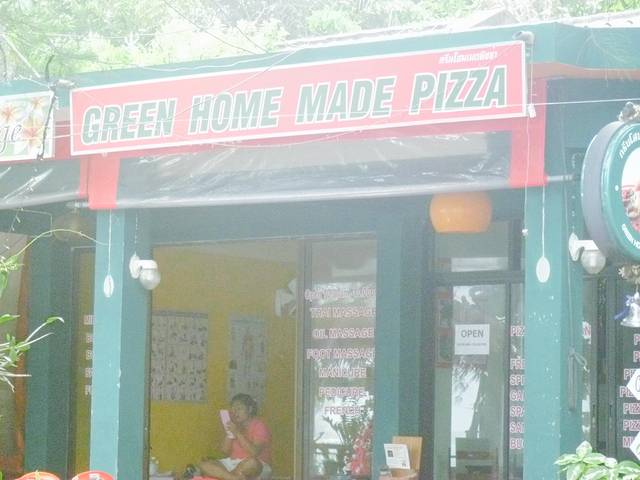 Green Home Made Pizza