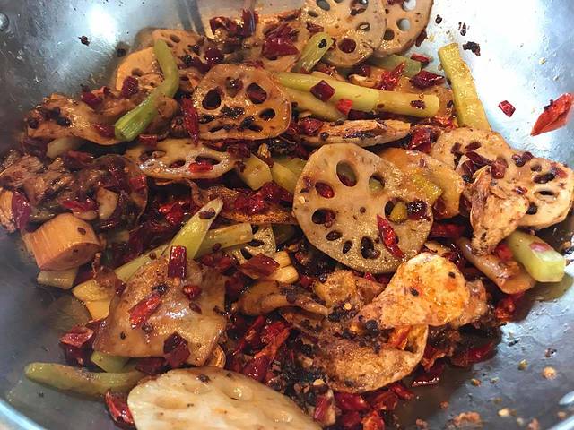 蛙蛙叫干锅年代(税东街店)