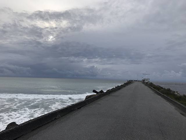 南防波堤观景台