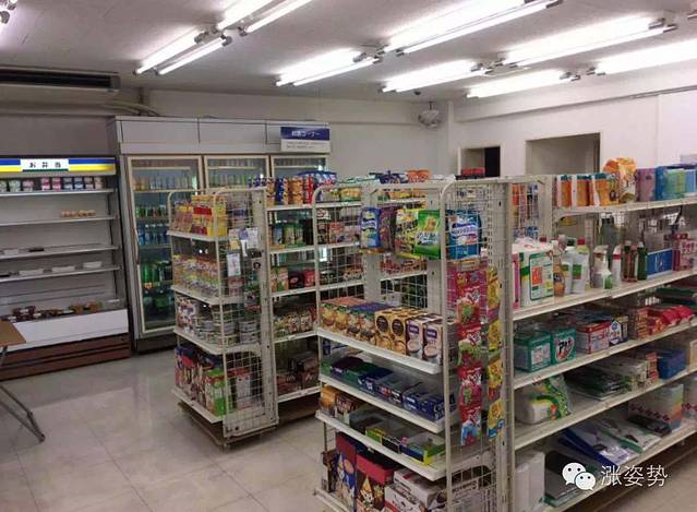 金河畔美食广场荔枝柴现烤烧鹅