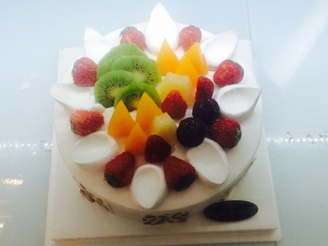 人均:10元 热门点评: 共6条点评                   焙里思的蛋糕