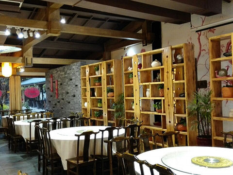 老茶树骊园生态川菜馆