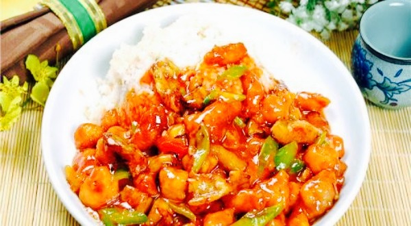 美食详情 特色:红烧肉豆角 葱爆羊肉盖饭 蒜苔炒肉炒菜 奥尔良鸡柳