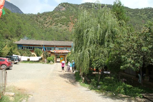 摩梭文化大使杨二车娜姆阿妈家