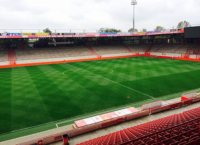 老林务所畔体育场