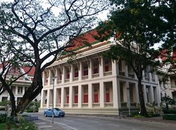 摩诃朱拉隆功大学