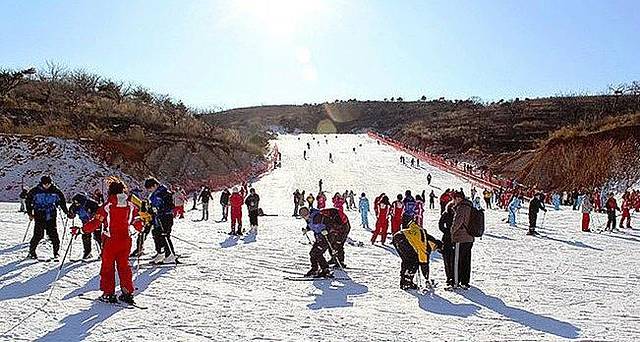 青岛哪个滑雪场最好玩？看看这篇榜单你就知道,2026青岛榜单,景点/住宿/美食/购物/游玩排行榜【去哪儿攻略】