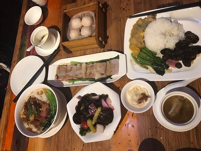 小鹅皇港式餐厅(新抚万达店)