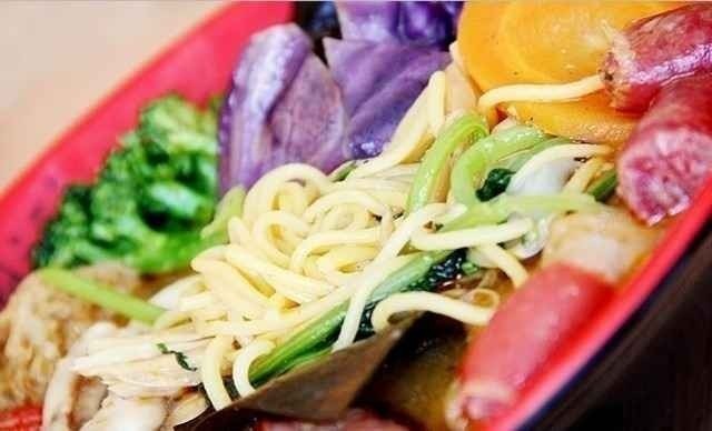 万记麻辣烫国展总店