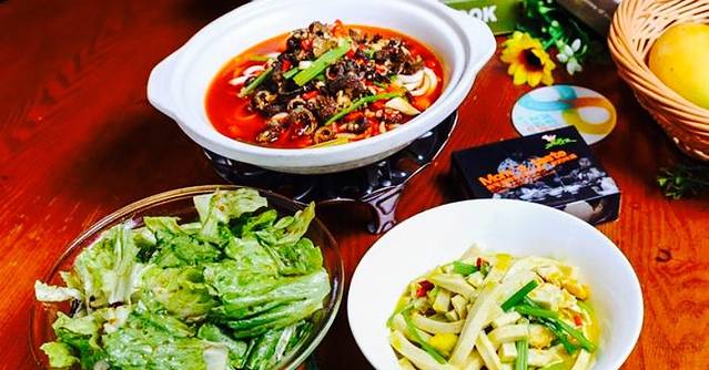 捌零煮億(体育中心店)