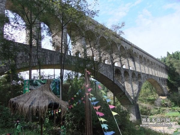 岩砬窠苗寨渡槽