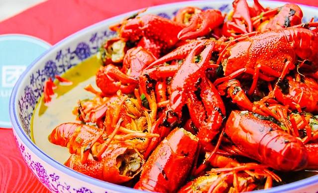 永红香辣虾干锅鸭头