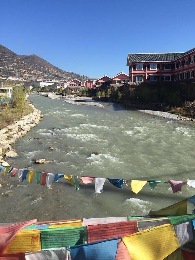 德吉梅朵风情商业街