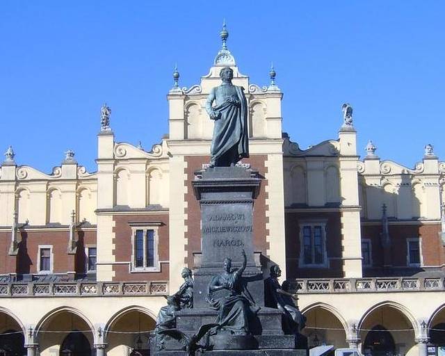 亚当·密茨凯维奇纪念雕像