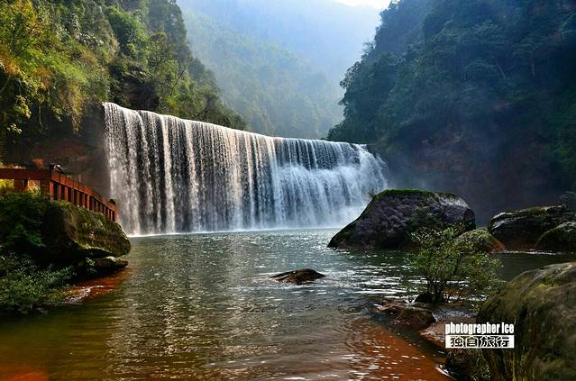 中洞美人梳瀑布
