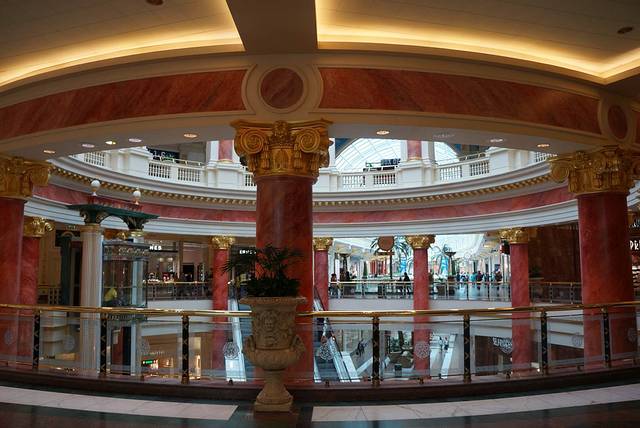 特拉福德购物中心