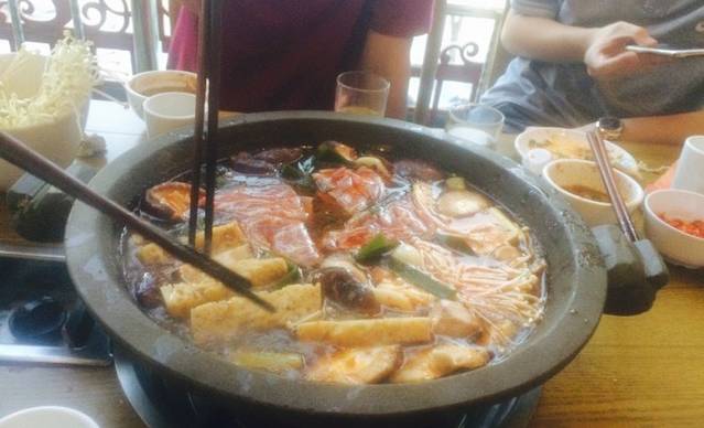 一品石锅鱼火锅