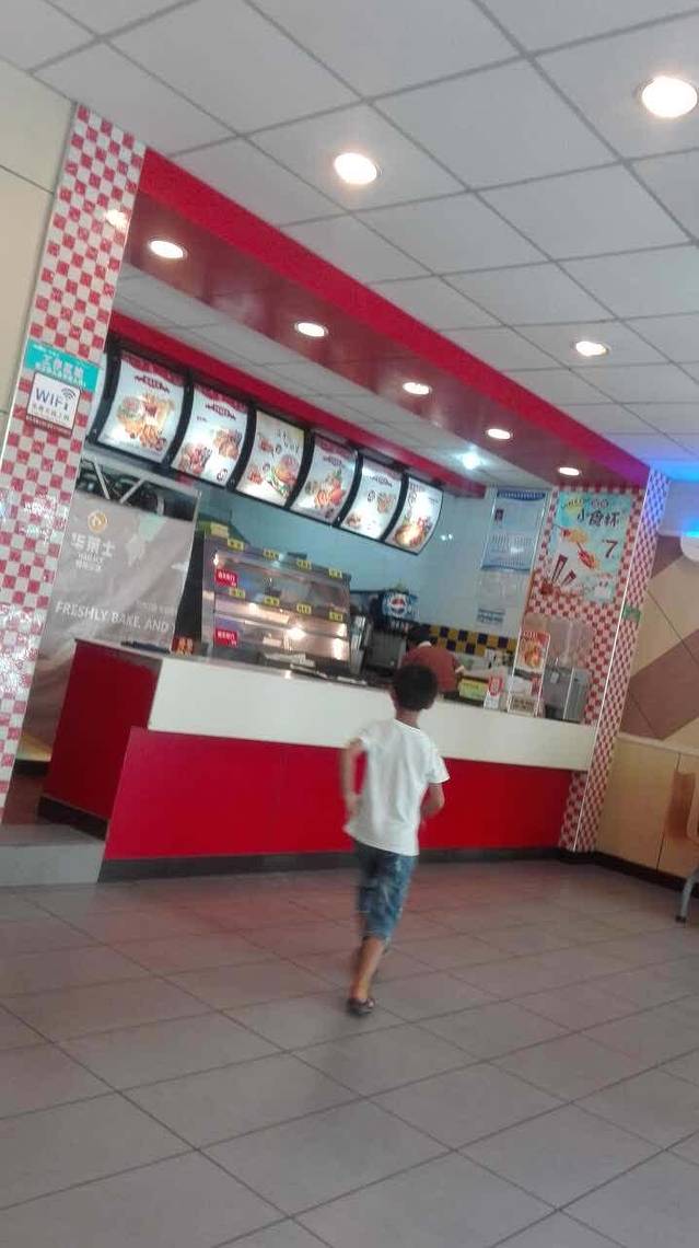 华莱士·全鸡汉堡(公安店)