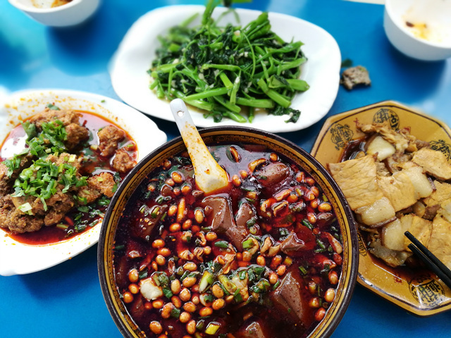 大口巴肥肠血旺(长春西路店)