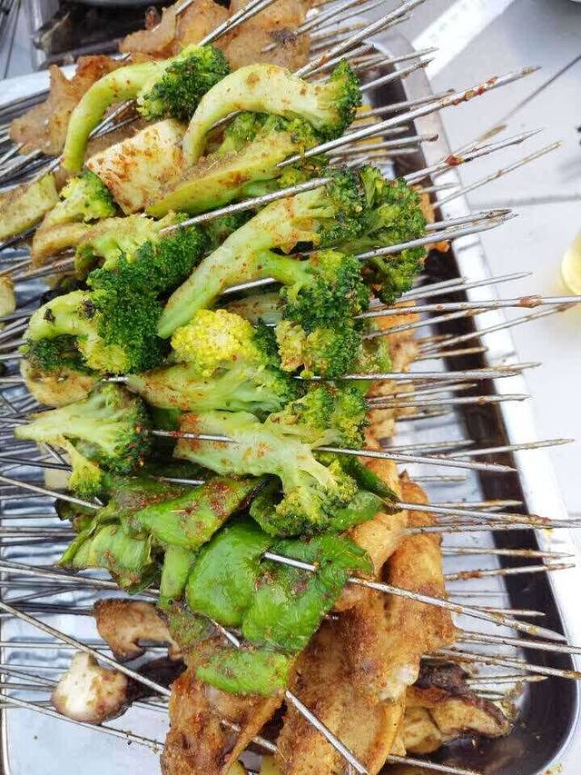 羊山八处烧烤(铁路桥店)