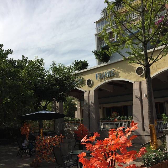 芙洛拉·花神咖啡(王府井购物中心店)