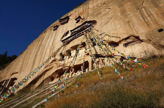 马蹄石窟群旅游区