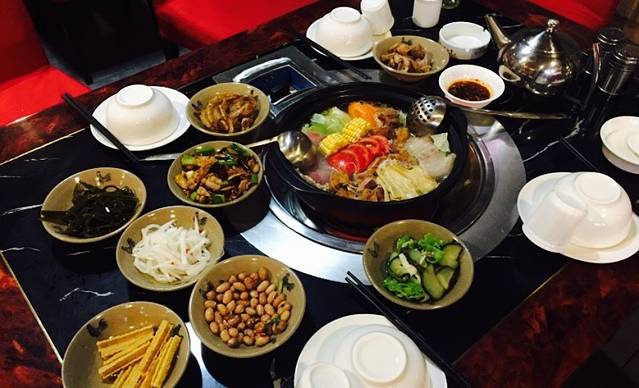 昆阳客厅八大碗菜馆