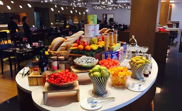 新地酒店湖畔自助餐厅