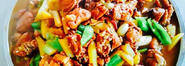 河口一家新疆大盘鸡店