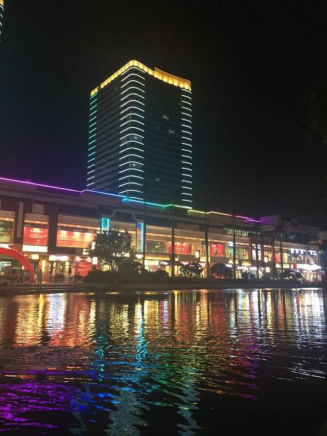 星巴克(东莞厚街万达广场店)