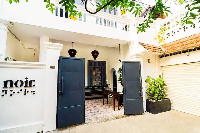 NOIR. Dining in the Dark