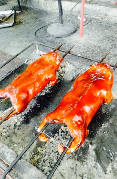 黄记四更烤乳猪店(东港路分店)