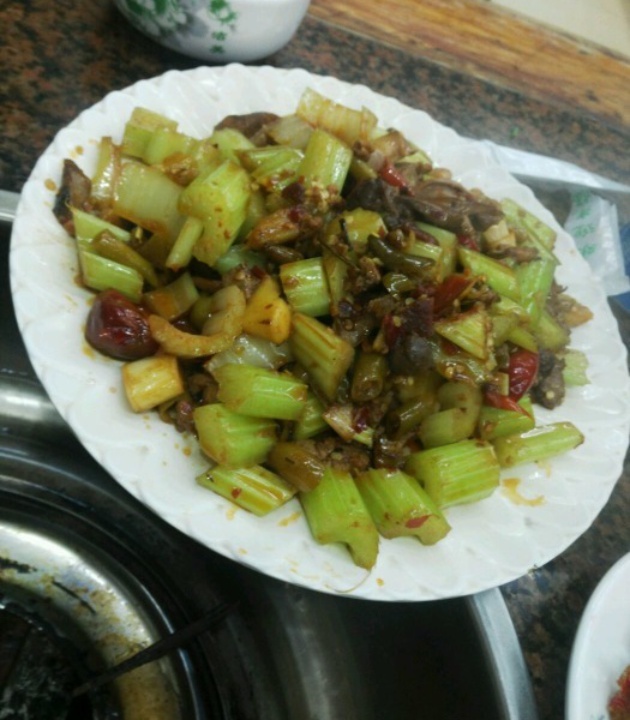 老妈酸菜土鲫鱼烧土鸡公小龙虾(回龙湾店)