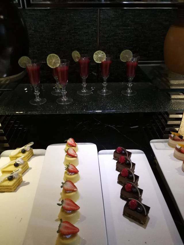 昆明中心皇冠假日酒店·中庭苑咖啡厅海鲜自助