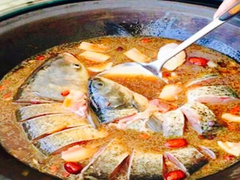 白洋淀大锅台炖鱼